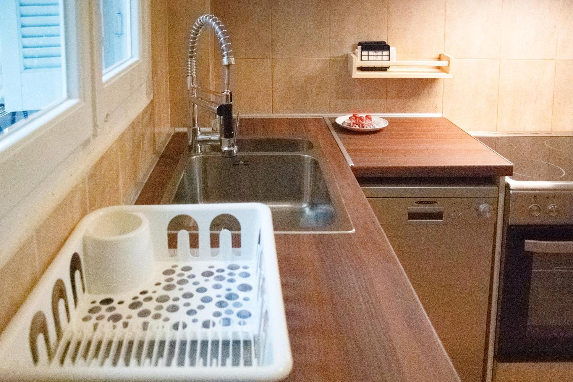 Spacious Modern Apartment In Pagkrati Афины Экстерьер фото