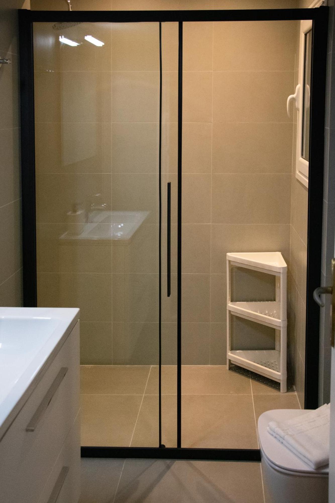 Spacious Modern Apartment In Pagkrati Афины Экстерьер фото