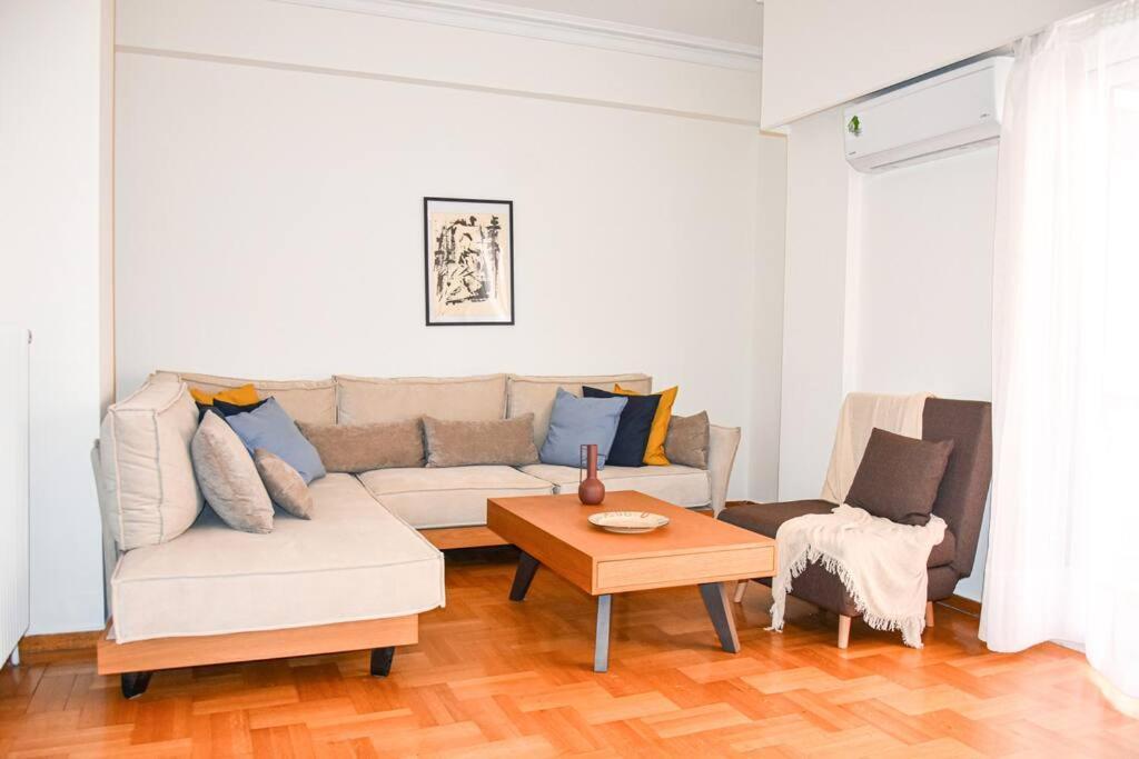 Spacious Modern Apartment In Pagkrati Афины Экстерьер фото